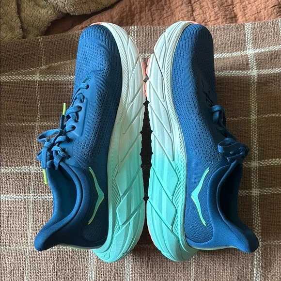 Hoka - Arahi 7 - Picture 2 of 5